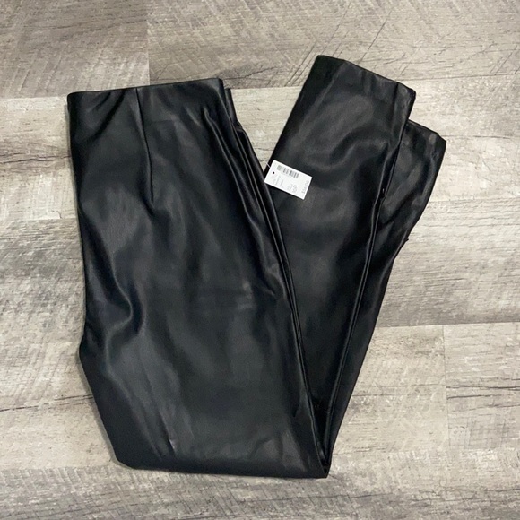 Reitmans Faux Leather Skinny Crop - Picture 1 of 1